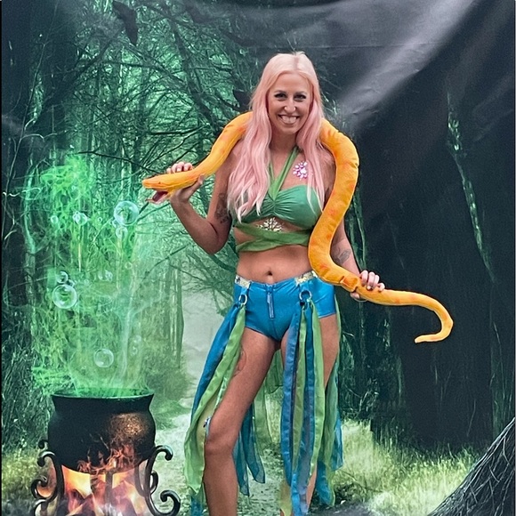 Meet your Poshaholic Sarah 💋 - Picture 3 of 16